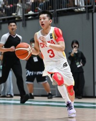 球队大脑断电😑朱正&amp;杨溢两控卫合计10失误 全队高达21次失误