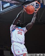 kaiyun-生猛！哈雷尔半场11中7拿到15分6板4助 3前场板