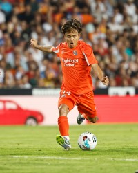 开云体育下载-脚头真硬！24岁久保建英遭包夹从人缝中起脚，强劲远射助队抢1分