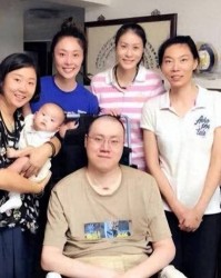 瘫痪19年汤淼近况：母亲妻子早已改嫁，女儿已9岁，郎平多次探望|排球|周苏红|中国男排|离婚|轮椅_新浪新闻