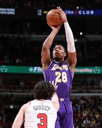 开云体育APP-湖人上一场结束独行侠4连胜，今日又客场终结公牛4连胜