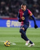 开云体育下载-本赛季欧冠巴萨已经打进33球，拉菲尼亚直接参与17球